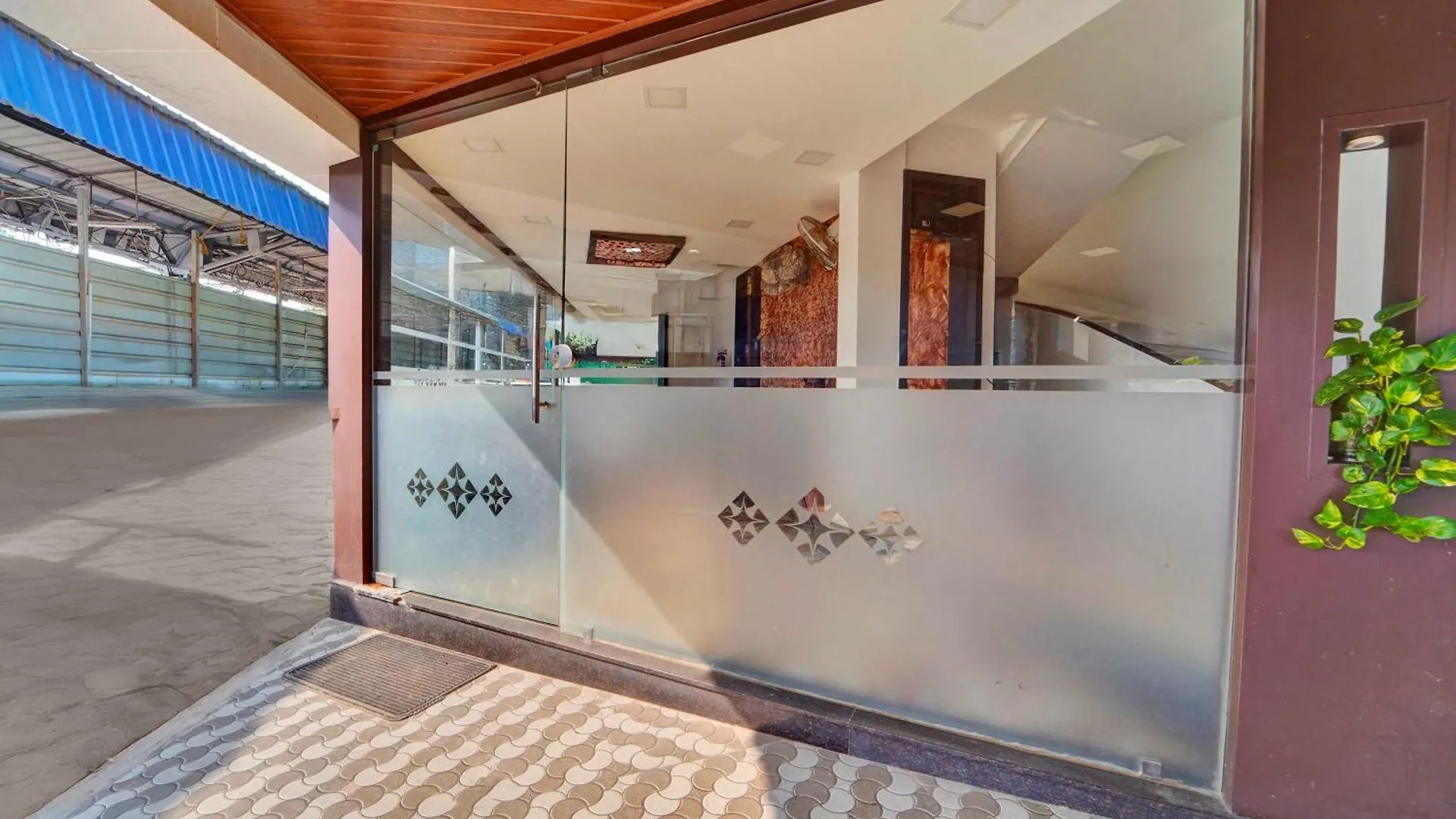 Hotel Collection O Ernakulam Near North Railway Station Kochi